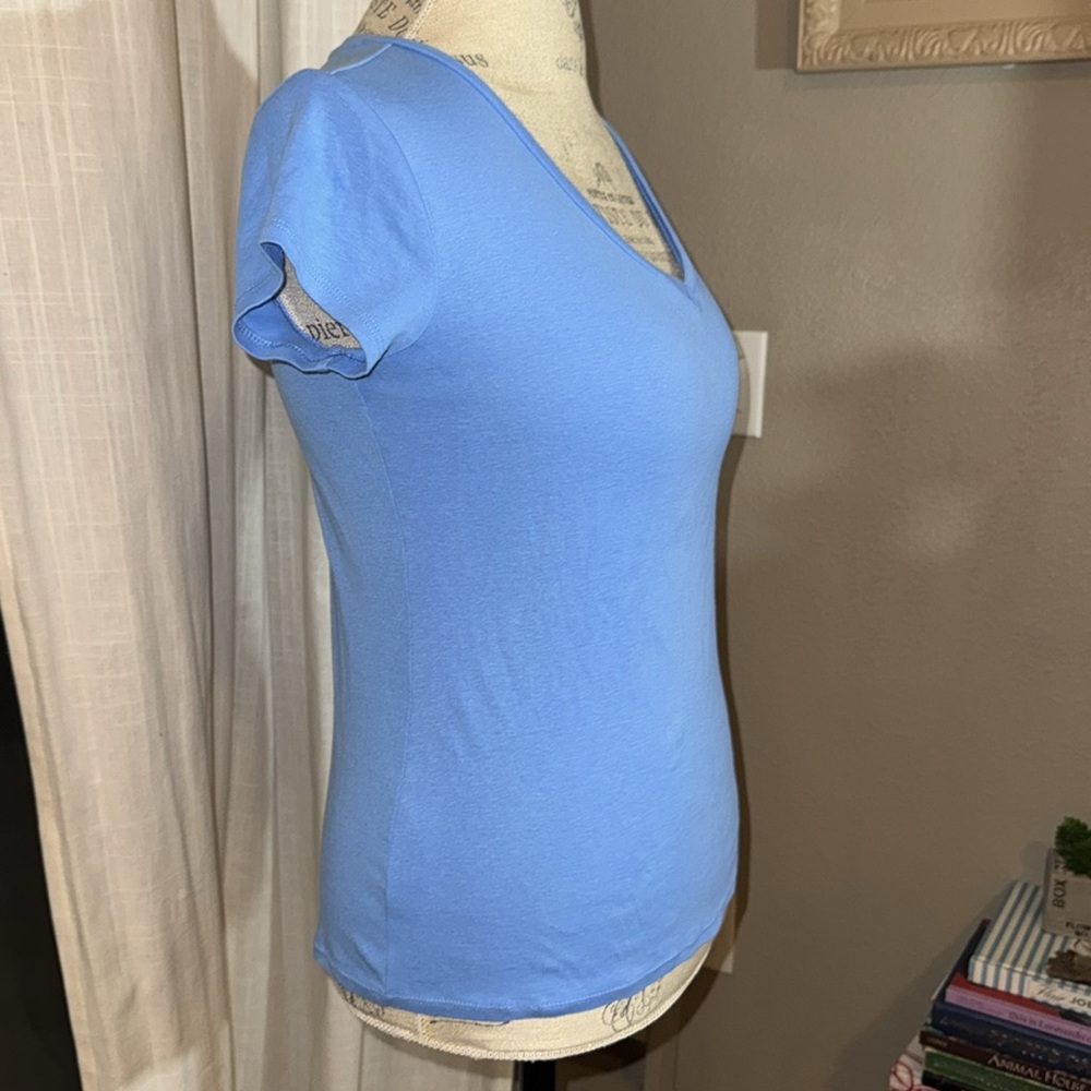 Liz Claiborne shortsleeve Women's shirt Light Blue V-Neck Top Small casual - Picture 7 of 9